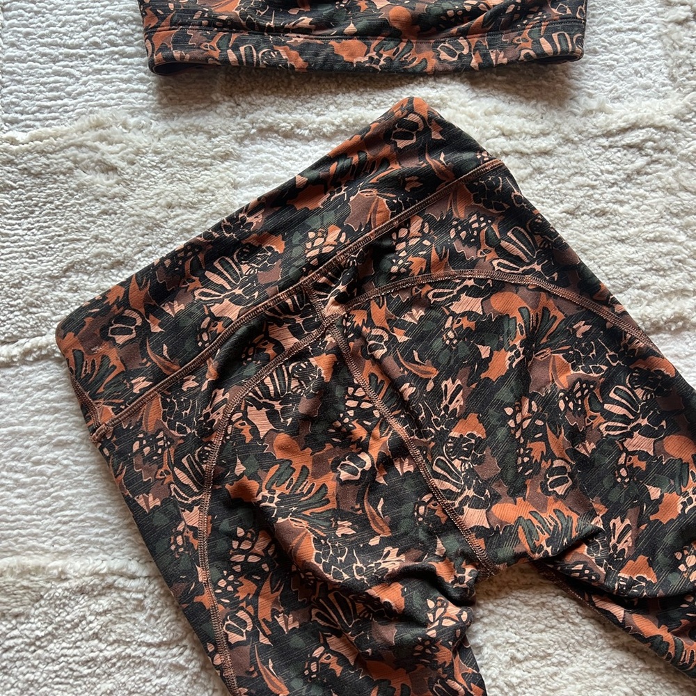 Outdoor Voices Sienna Abstract Floral TechSweat Set Size S - Picture 7 of 7